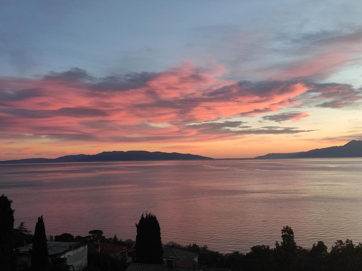 Apartman Lamia S Pogledom Na More Rijeka Exterior foto